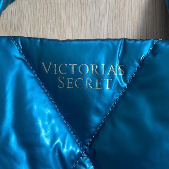Victoria’s Secret emerald green tote bag. Brand new with tags - Picture 2 of 4